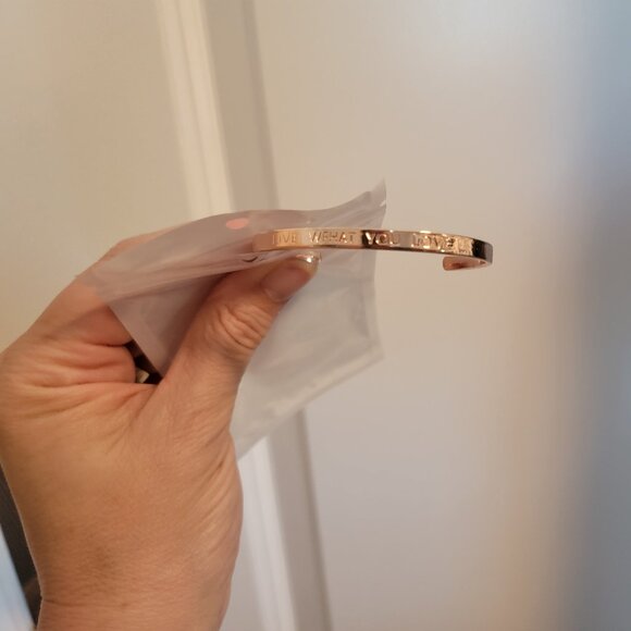 Live What You Love Inspirational Bangle Bracelet - Picture 4 of 6